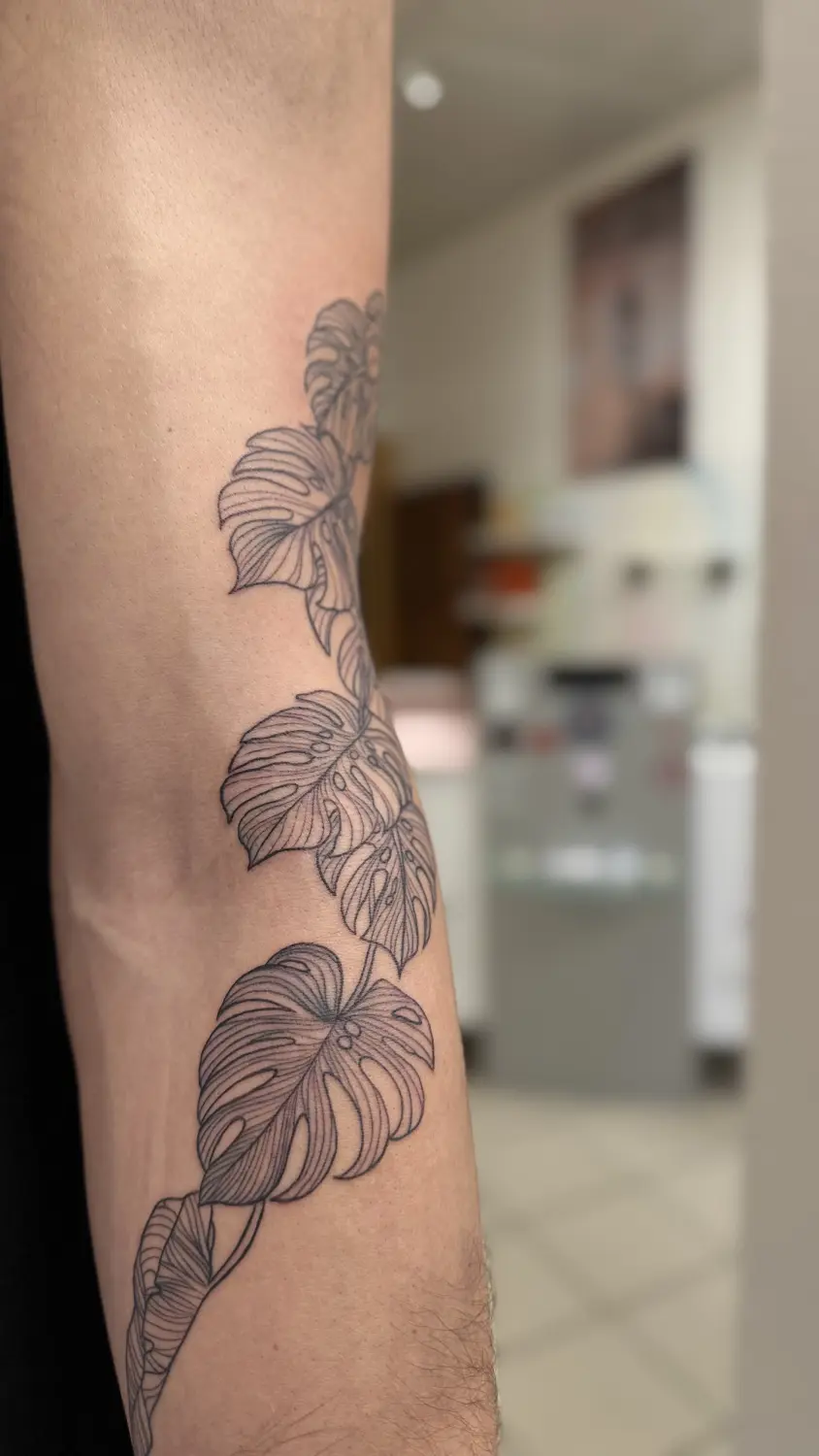 Skin & Art Tattoo – Blatt-Tattoo